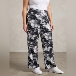 Black and White Abstract Print Pants 
Butter Soft Stretchy Wide Leg Sz Large